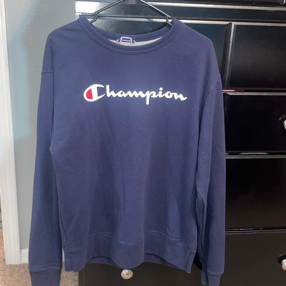 Crew neck champion, nice material on the inside and very comfortable